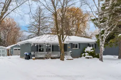 Detached in Clearview