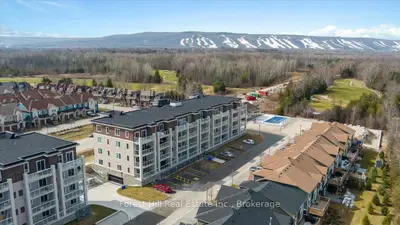 Condo Apartment in Collingwood