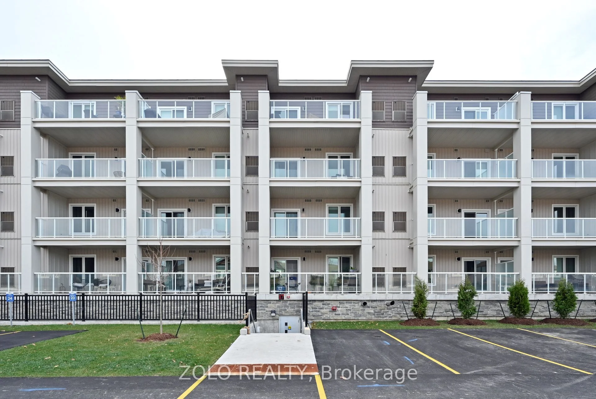 Condo Apartment in Collingwood