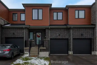 Att/Row/Townhouse in Barrie