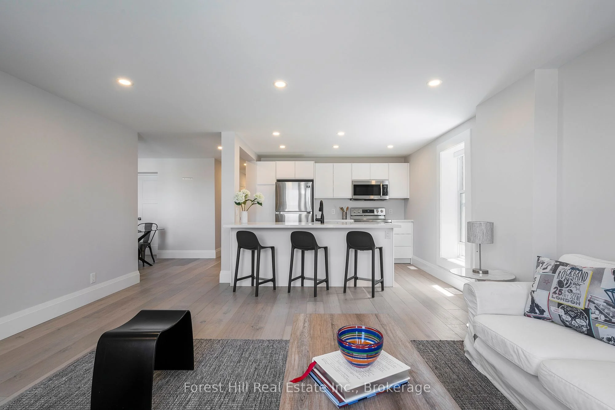114 Ontario Street 2, Collingwood, On L9y 1m3