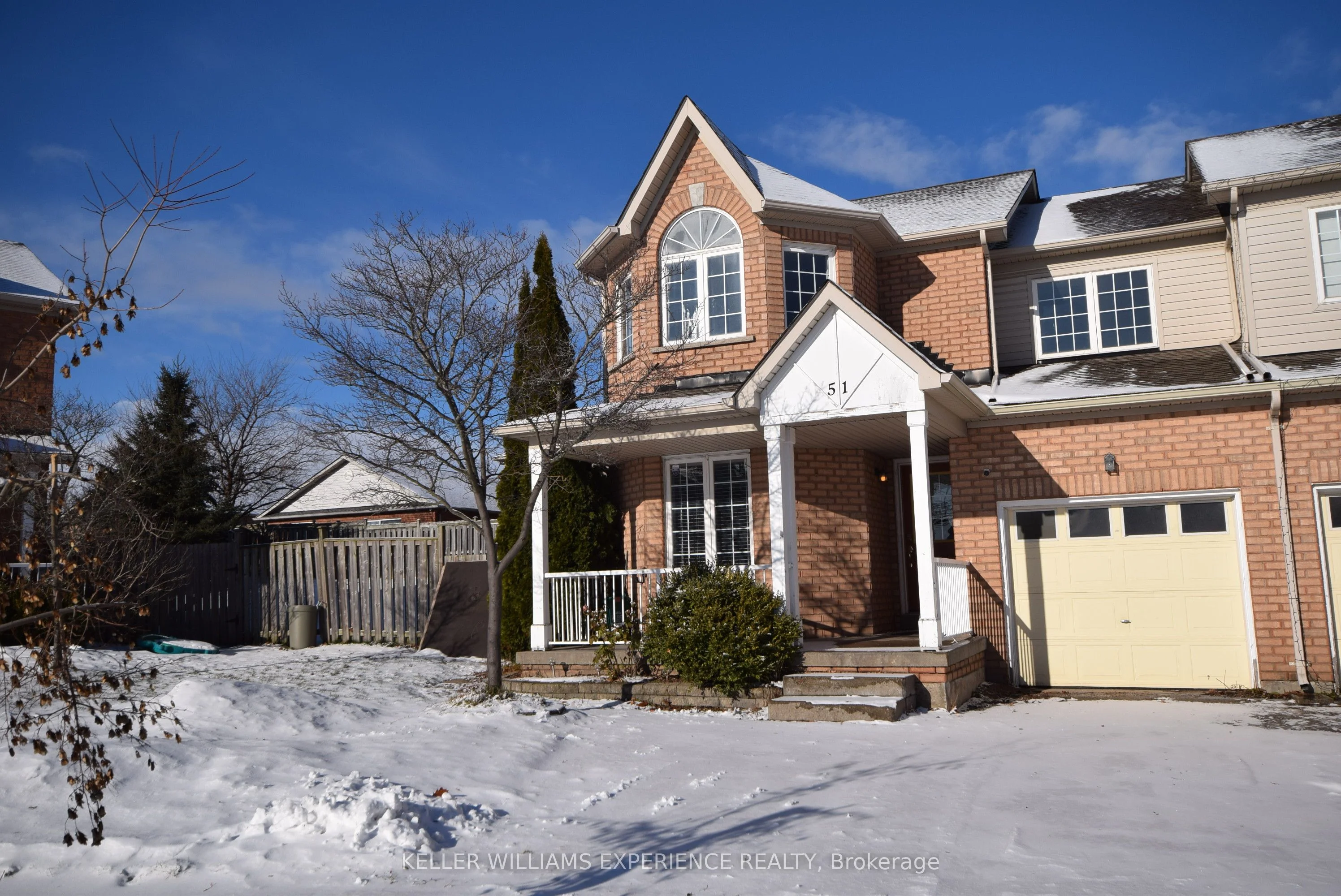 Att/Row/Townhouse in Barrie
