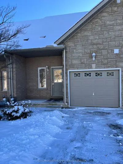 Att/Row/Townhouse in Barrie