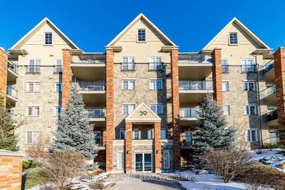 Condo Apartment in Barrie