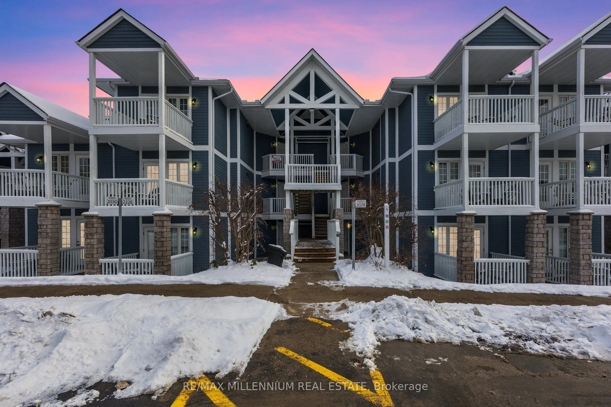 Common Element Condo in Oro-Medonte