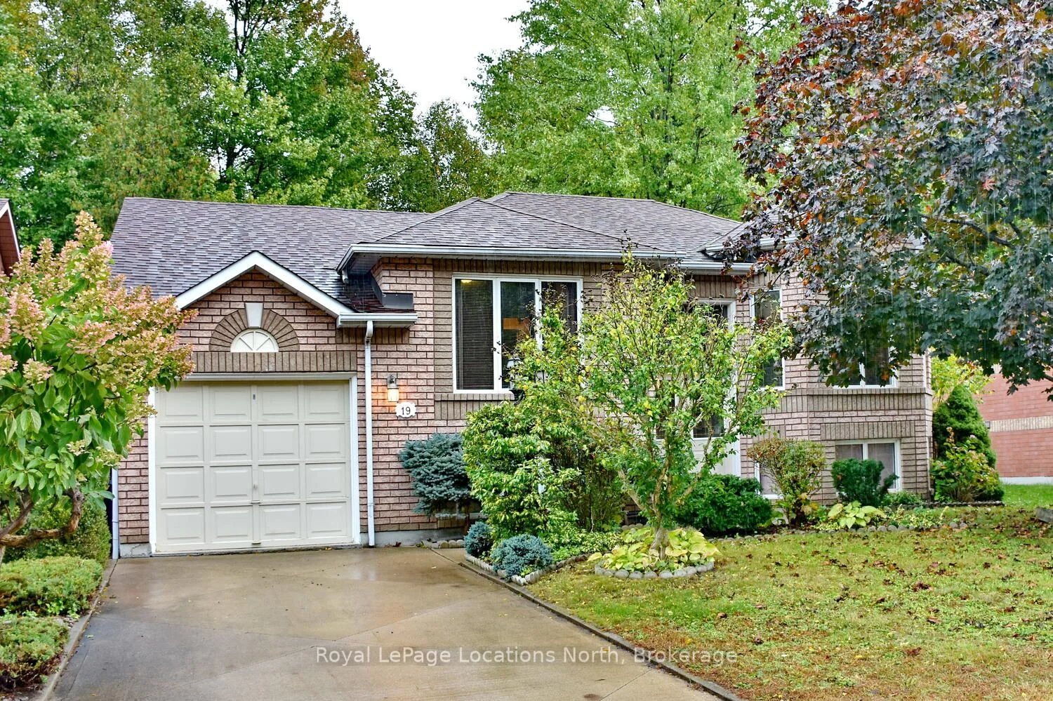 Detached in Wasaga Beach