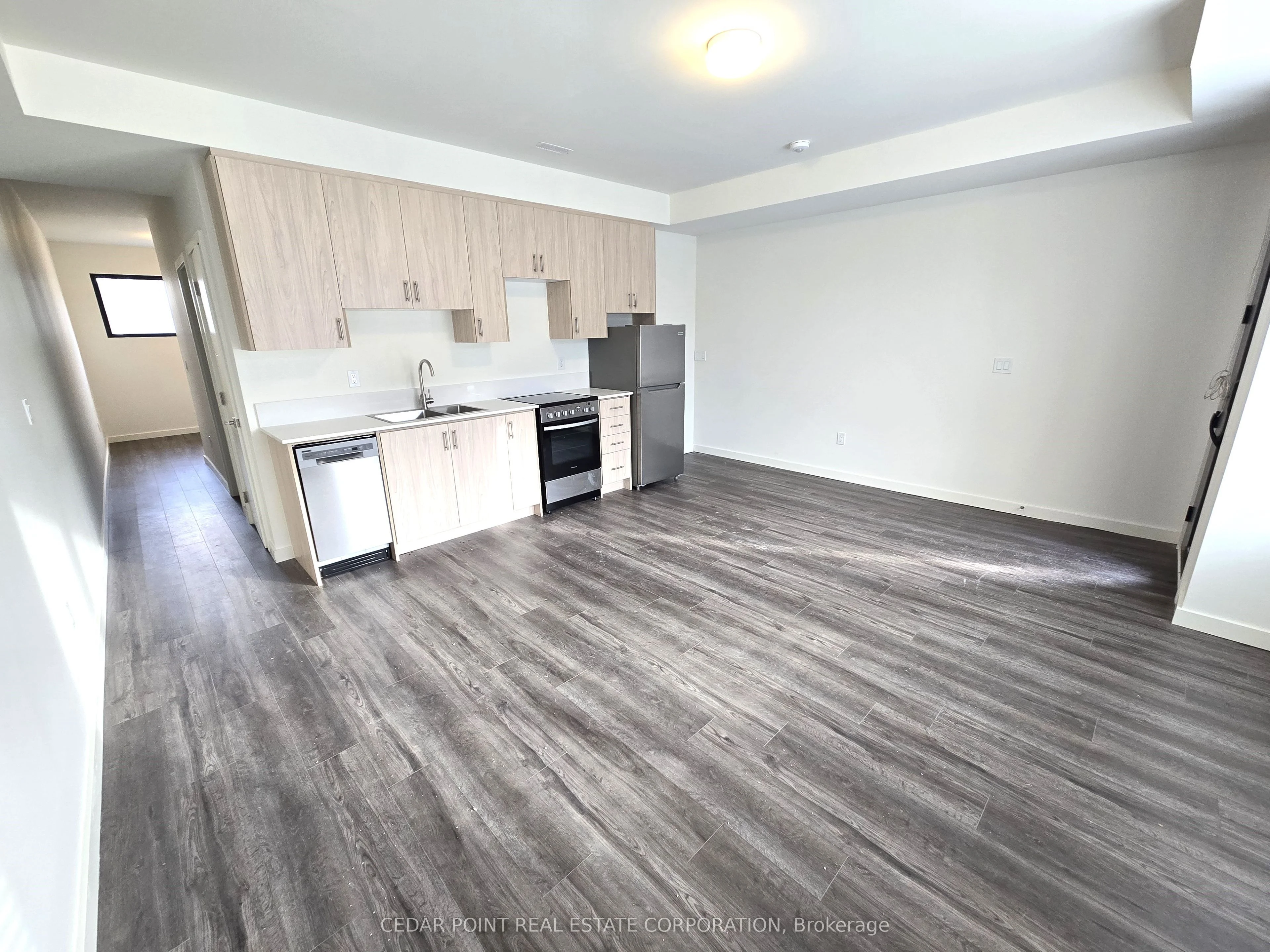 33 Rainwater Lane Main, Barrie, ON L4N 9J6