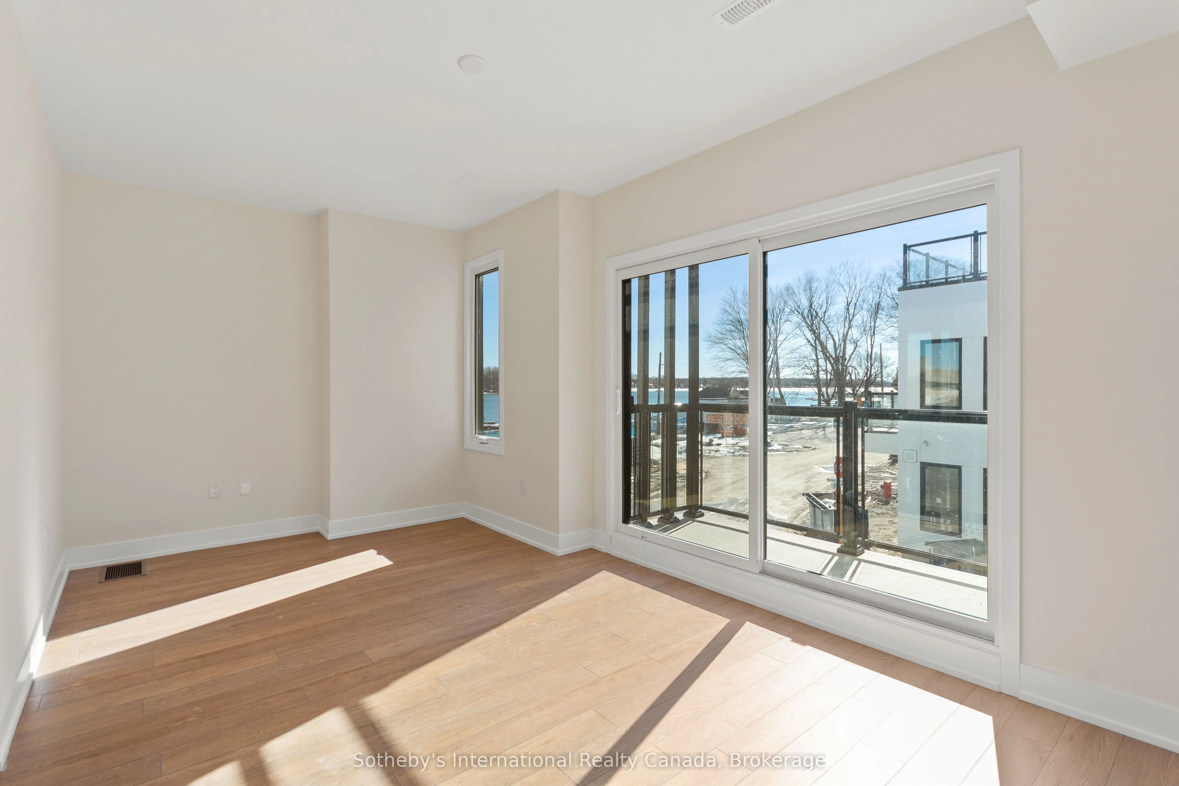 Att/Row/Townhouse in Orillia