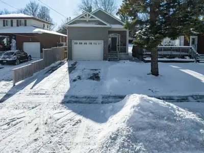 38 Rodney Street, Collingwood, On L9y 1c8