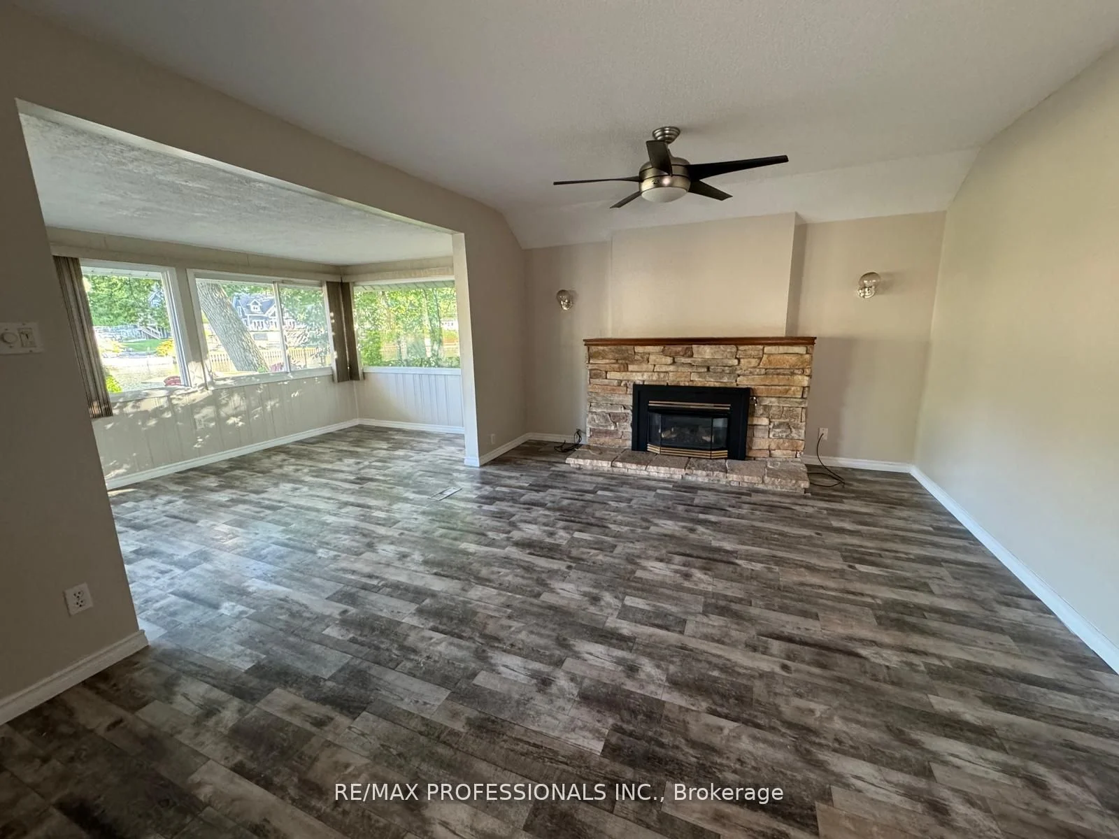 1107 Mosley Street, Wasaga Beach, ON L9Z 2G1