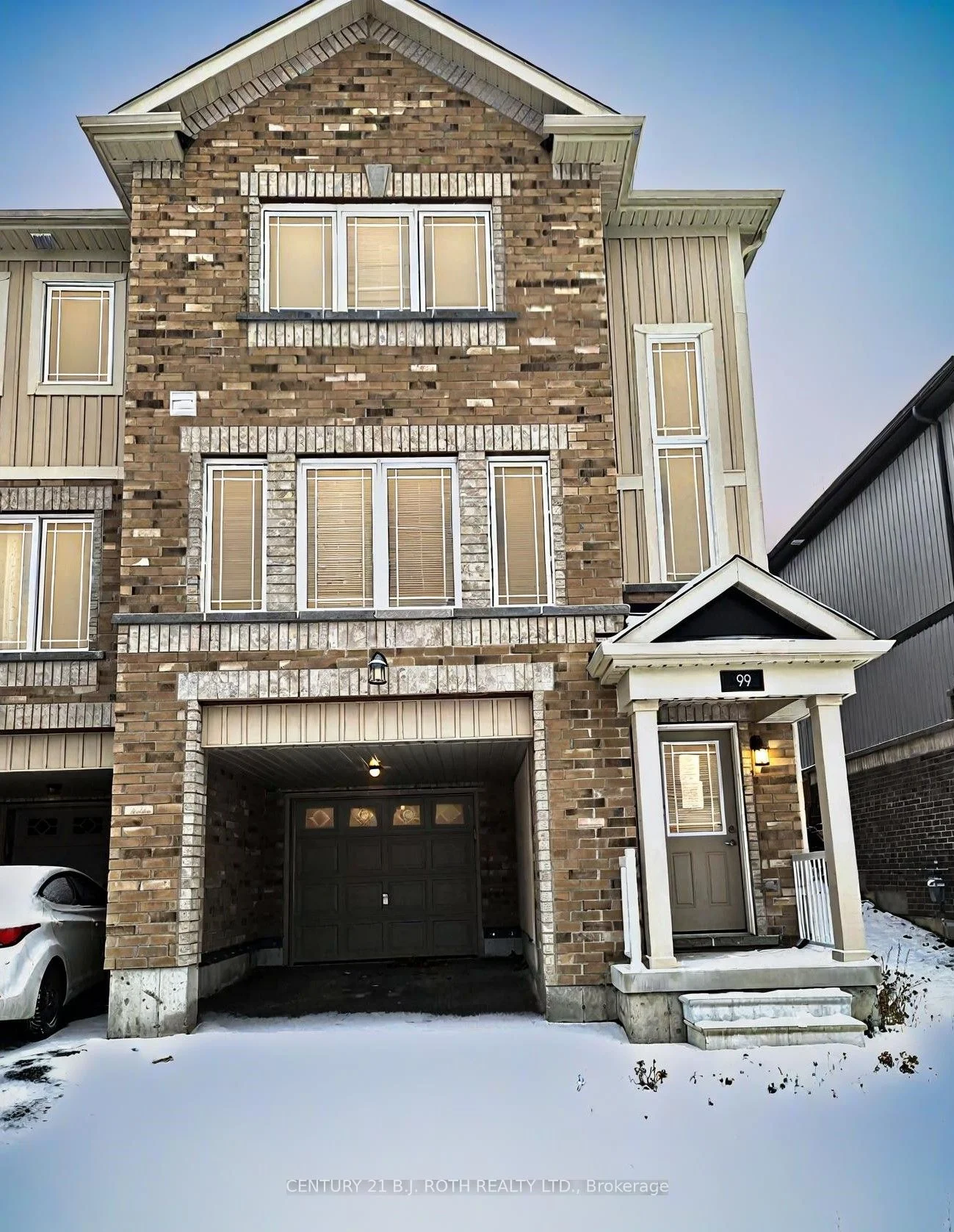 Att/Row/Townhouse in Barrie