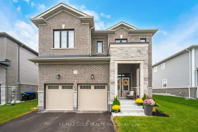 Detached in Wasaga Beach