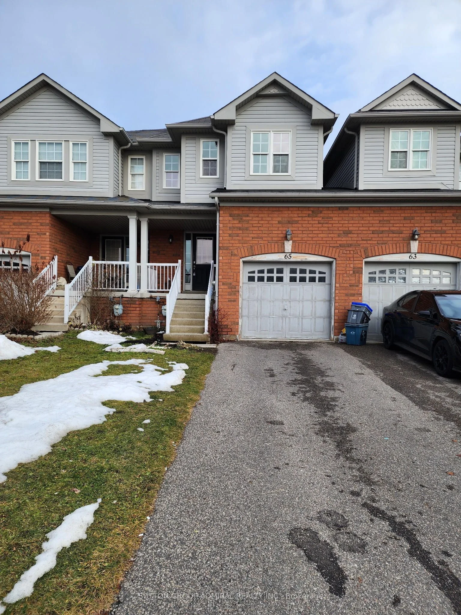 Att/Row/Townhouse in Barrie