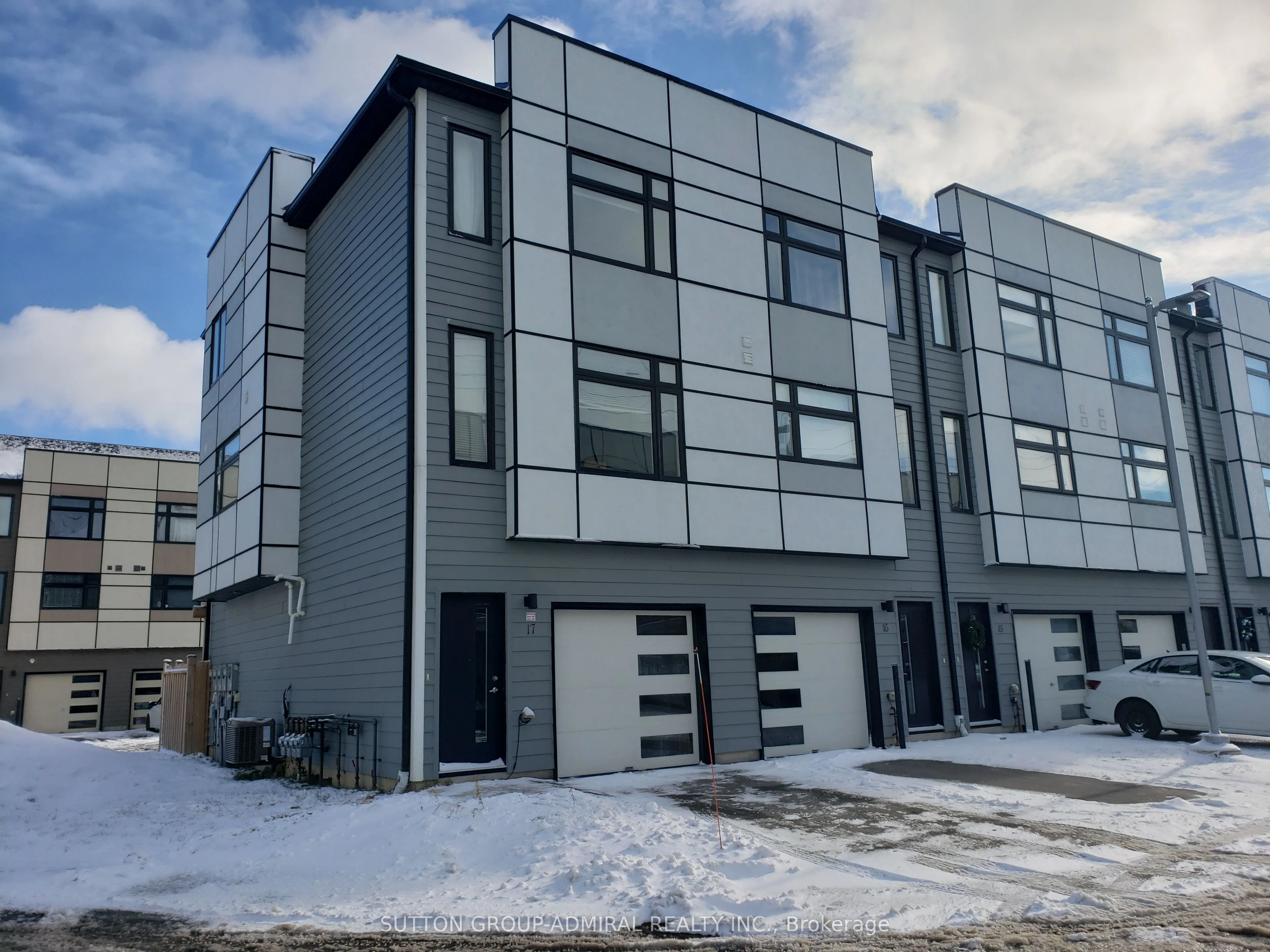 Att/Row/Townhouse in Barrie