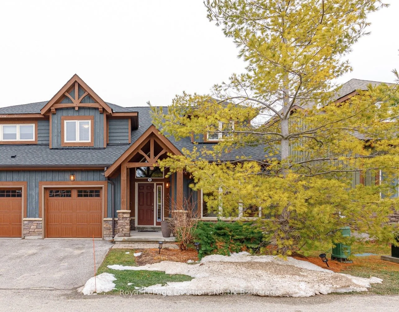 Condo Townhouse in Collingwood