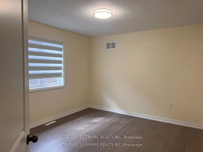 25 Copperhill Heights Upstair, Barrie, ON L9J 0L1