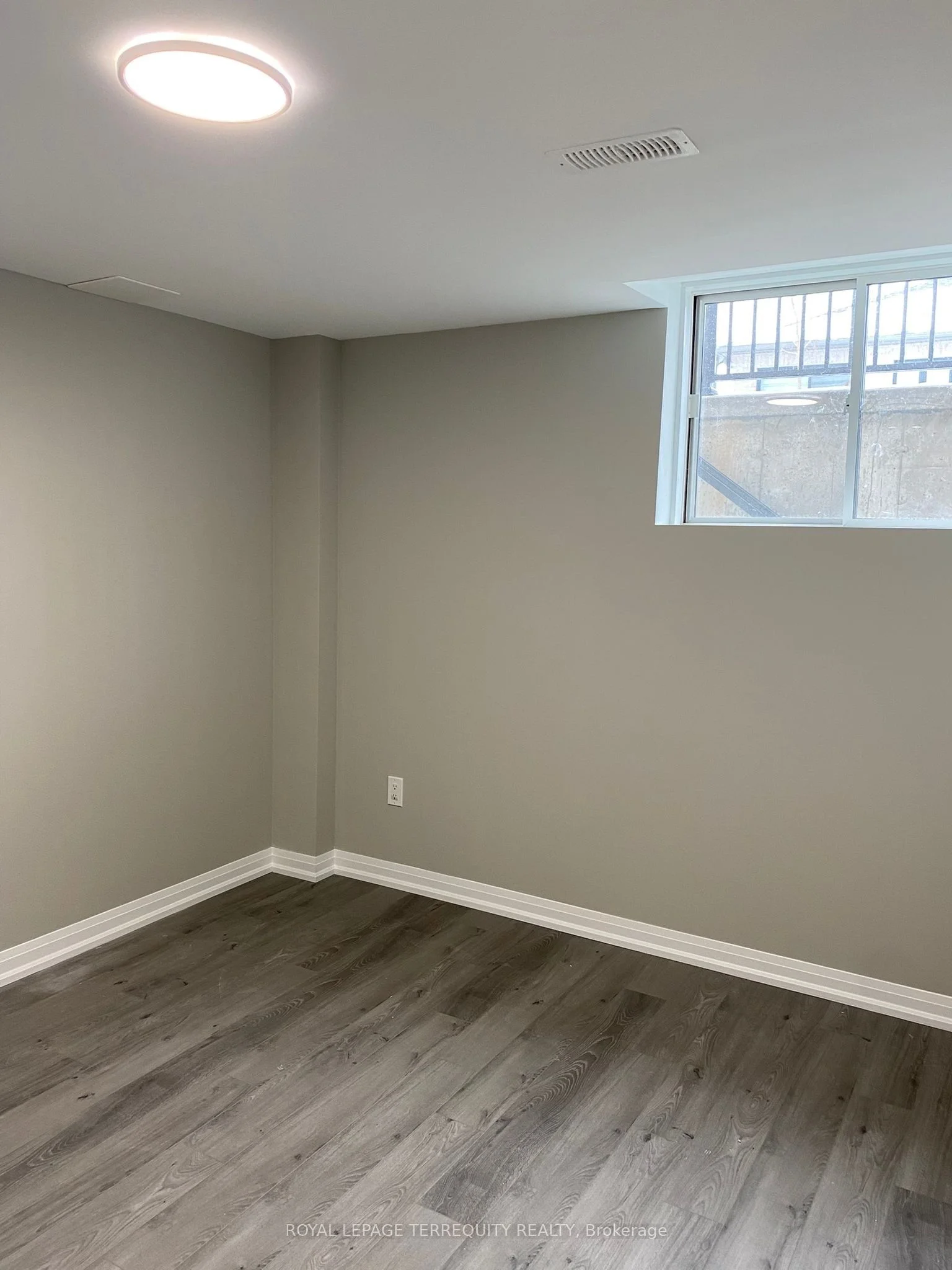 34 Del Ray Crescent Lower, Wasaga Beach, ON L9Z 0N7