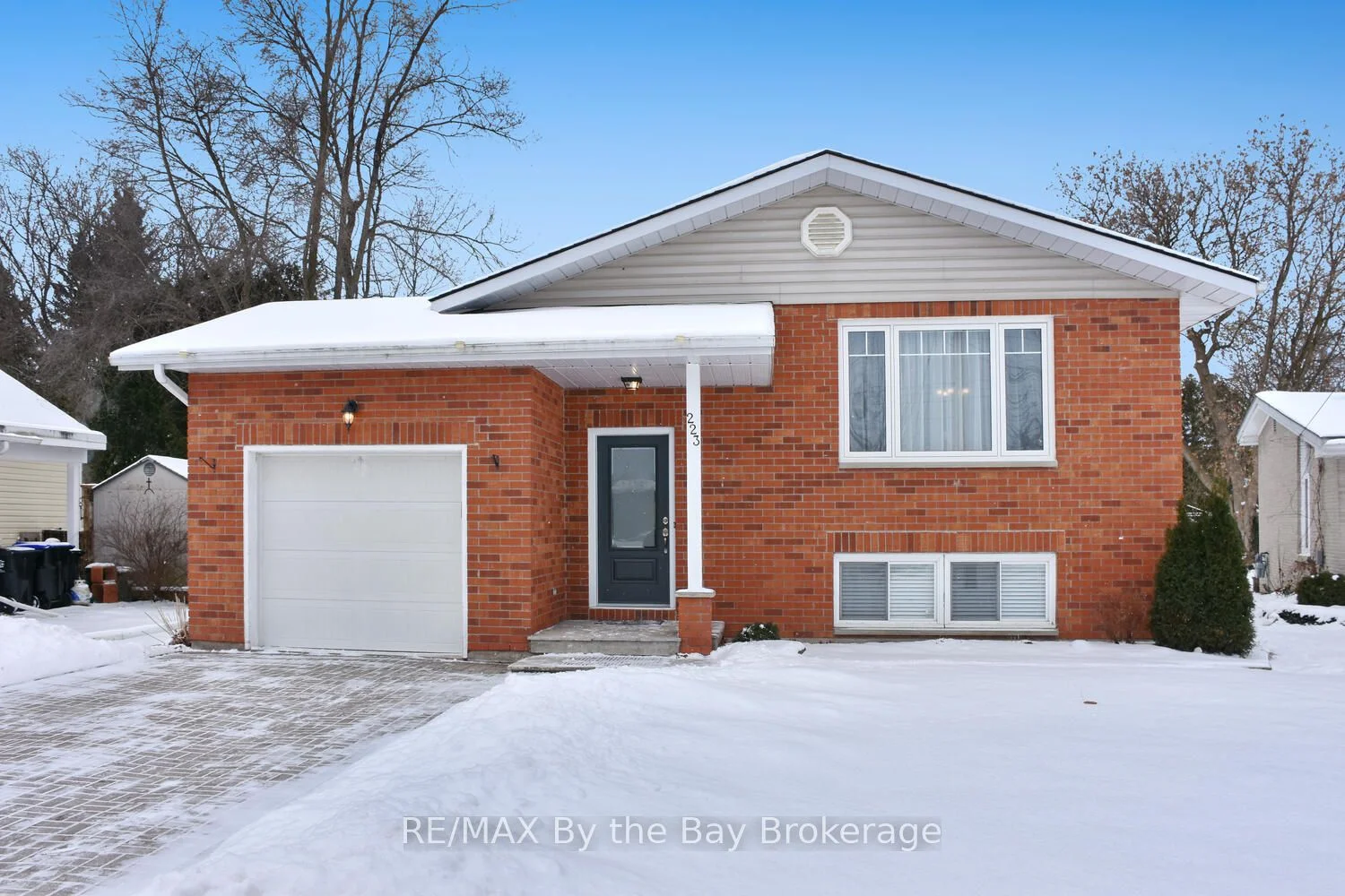 Detached in Clearview