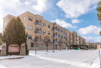 Condo Apartment in Collingwood
