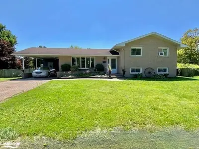 Detached in Clearview