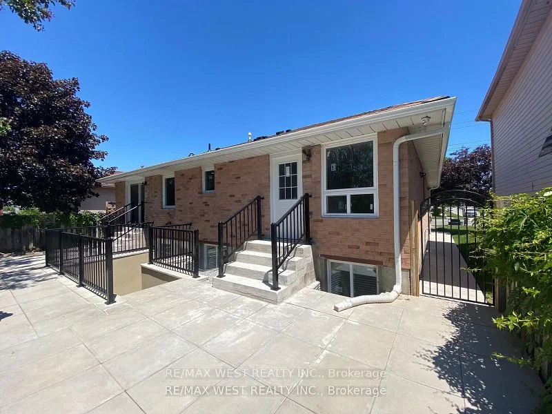292 St Vincent Street, Barrie, On L4m 4a1