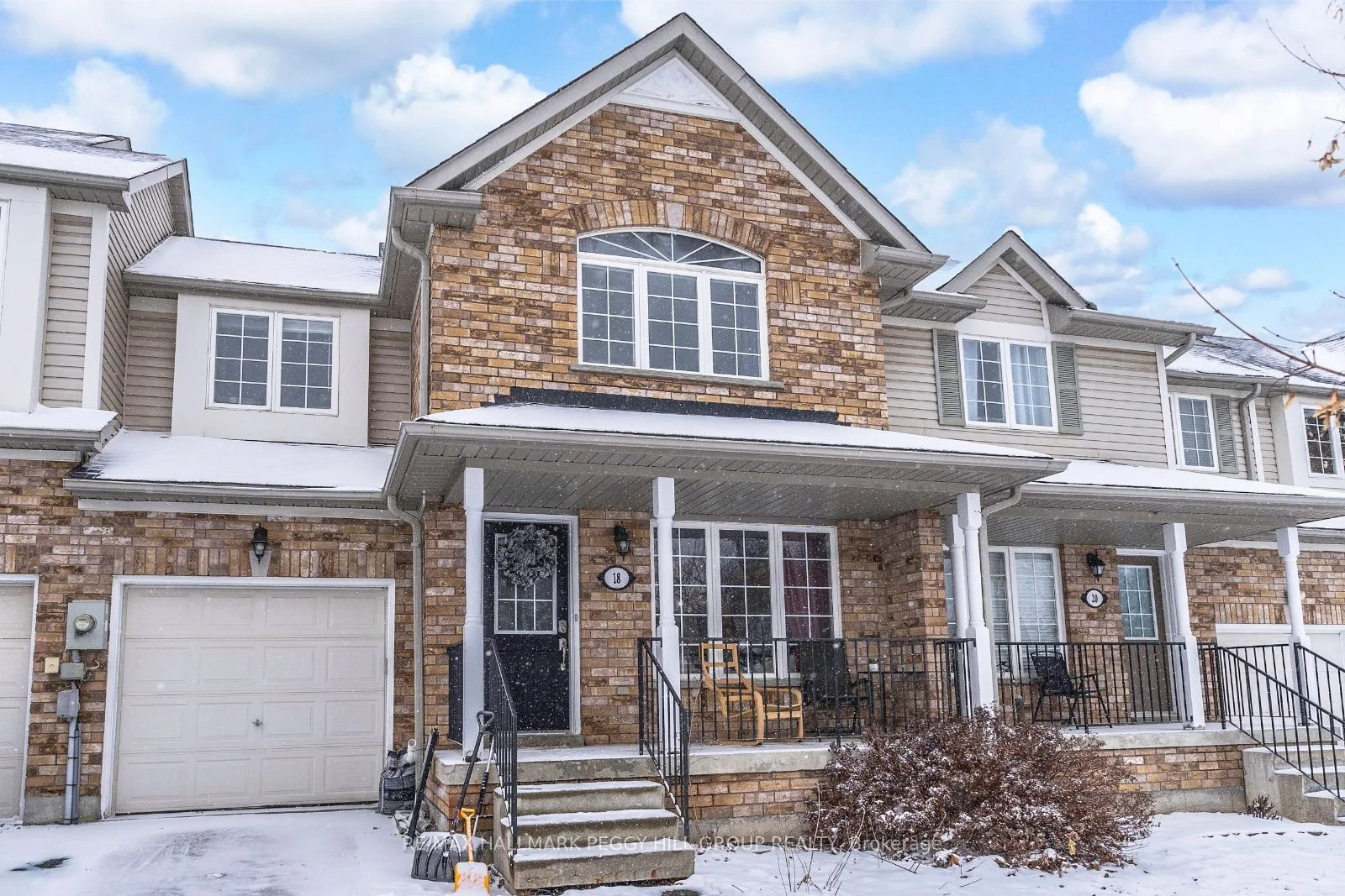 Att/Row/Townhouse in Barrie