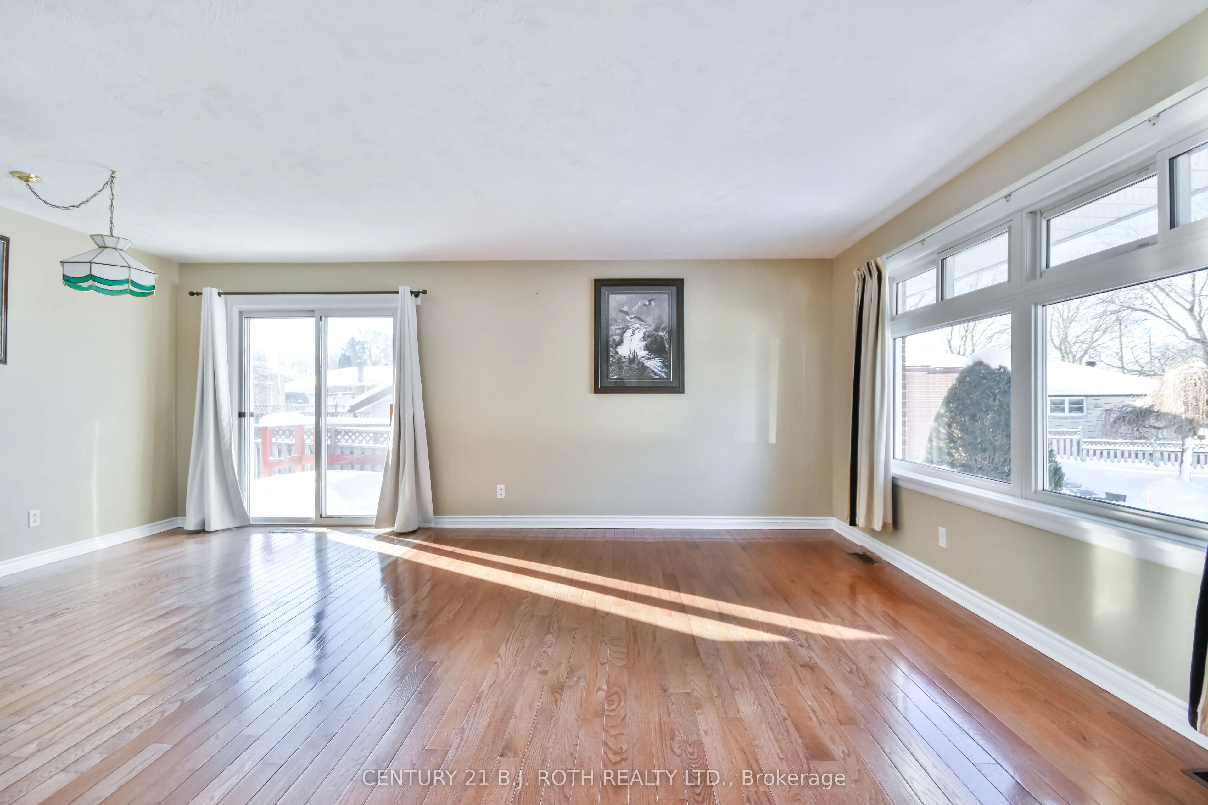 5 Creswick Court, Barrie, ON L4M 2J7