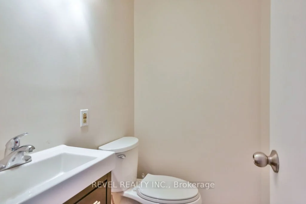 72 Adelaide Street 61, Barrie, ON L4N 3T5