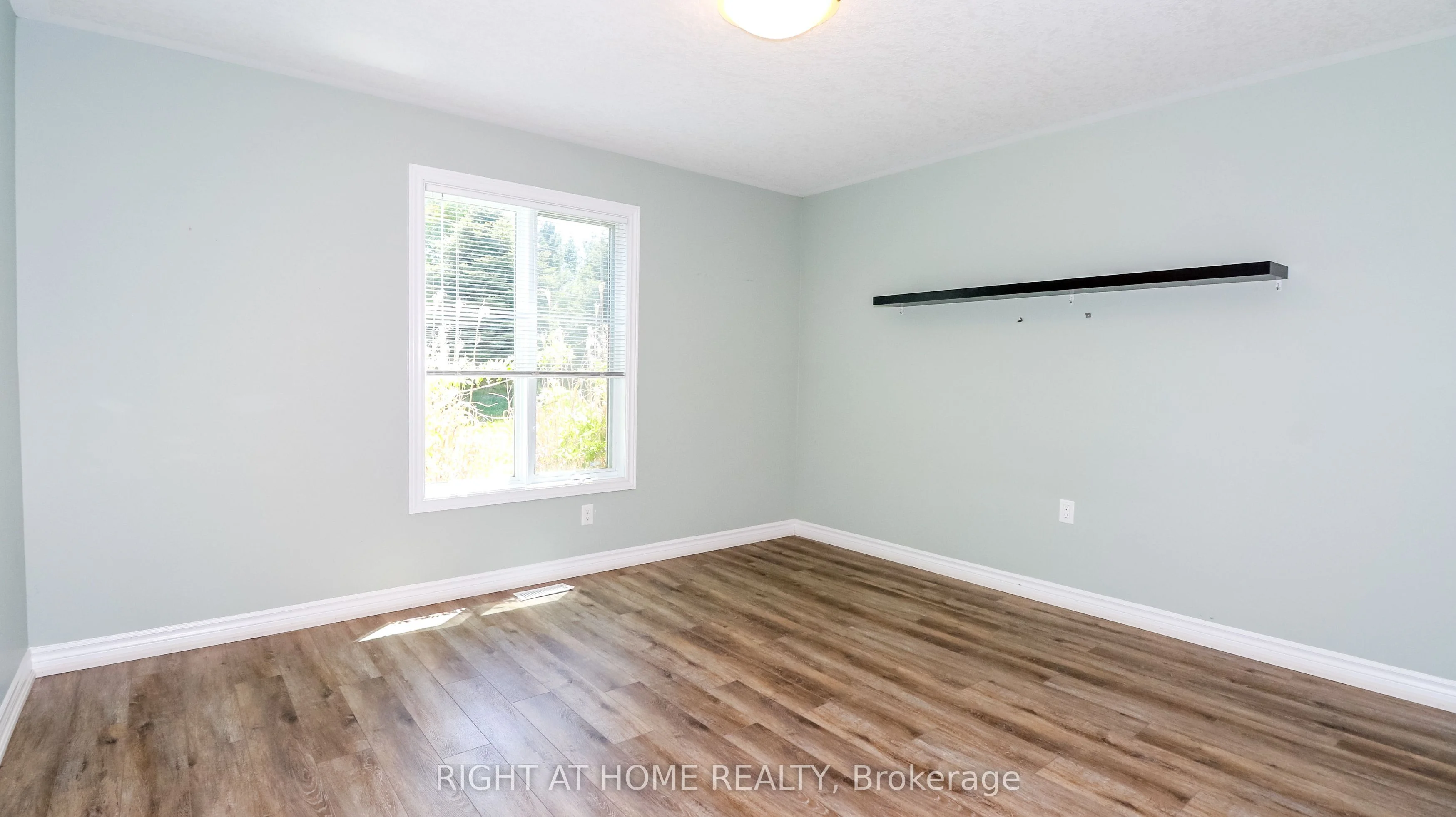 14 Illinois Crescent, Wasaga Beach, On L9z 3a8