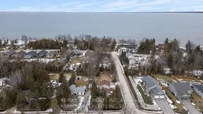 Detached in Wasaga Beach
