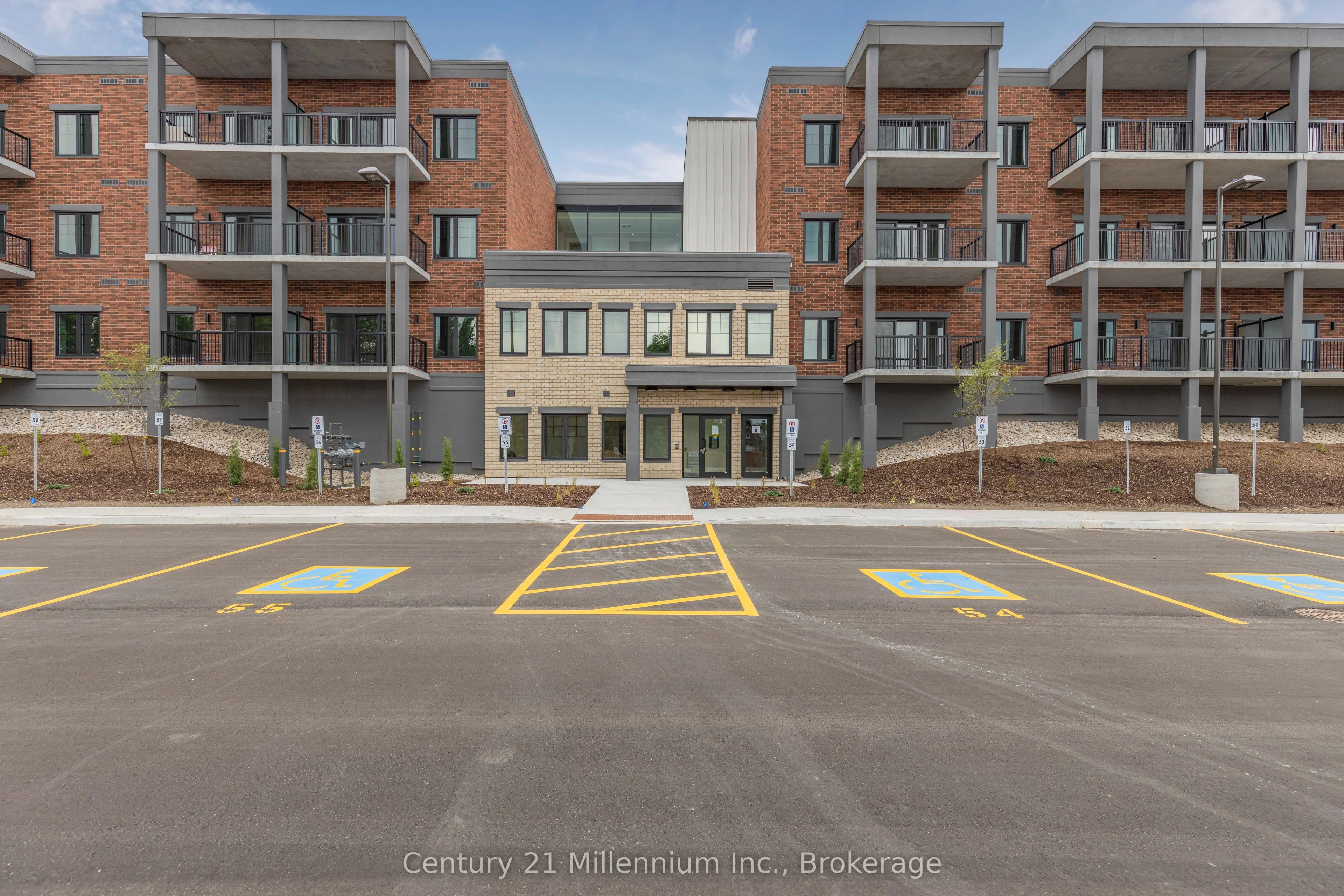 Condo Apartment in Clearview
