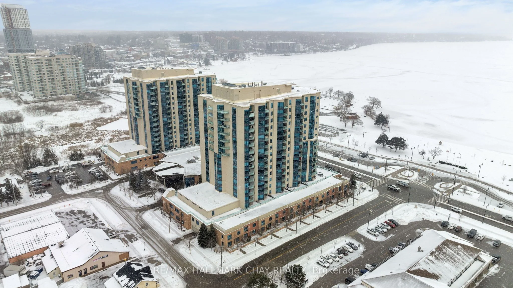37 Ellen Street 603, Barrie, On L4n 6g2