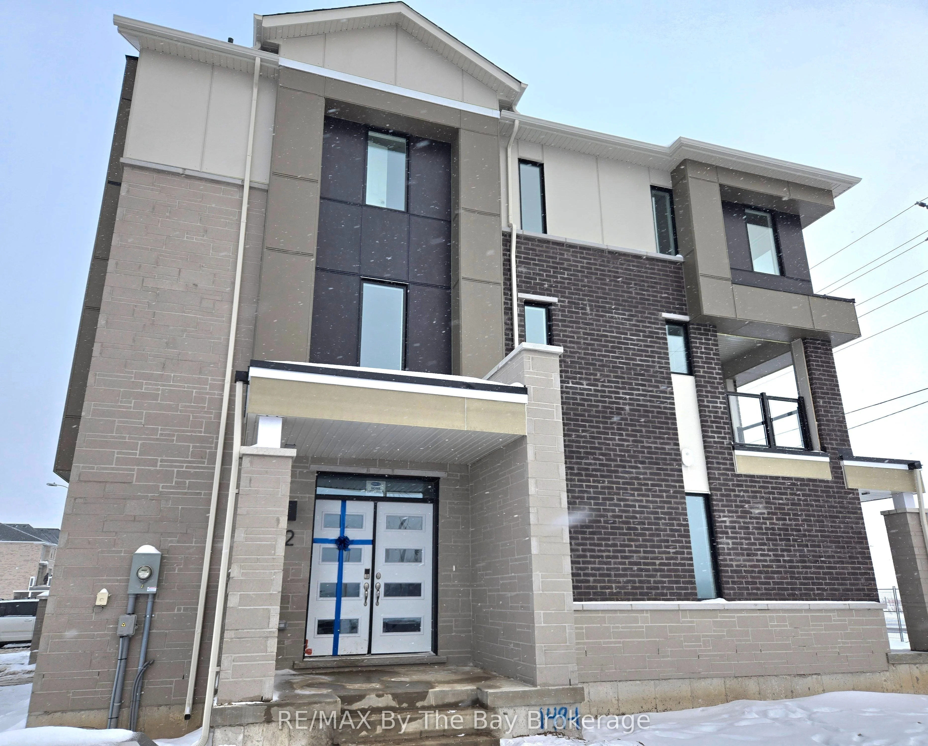 2 Pearen Lane, Barrie, On L9j 0z7