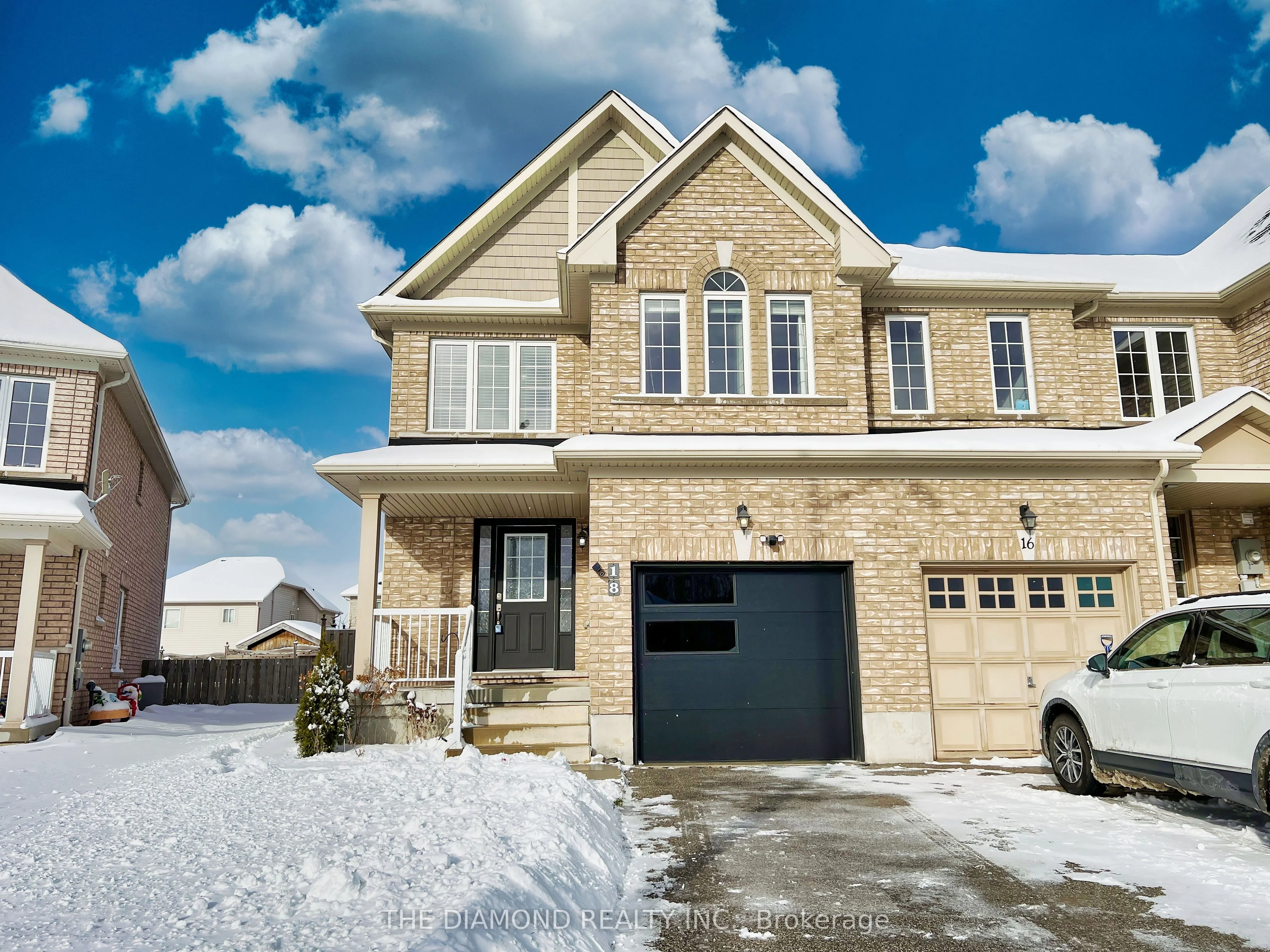 Att/Row/Townhouse in Barrie