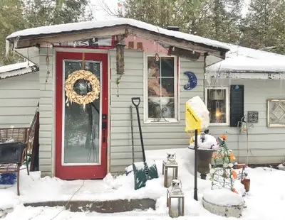 Detached in Tiny