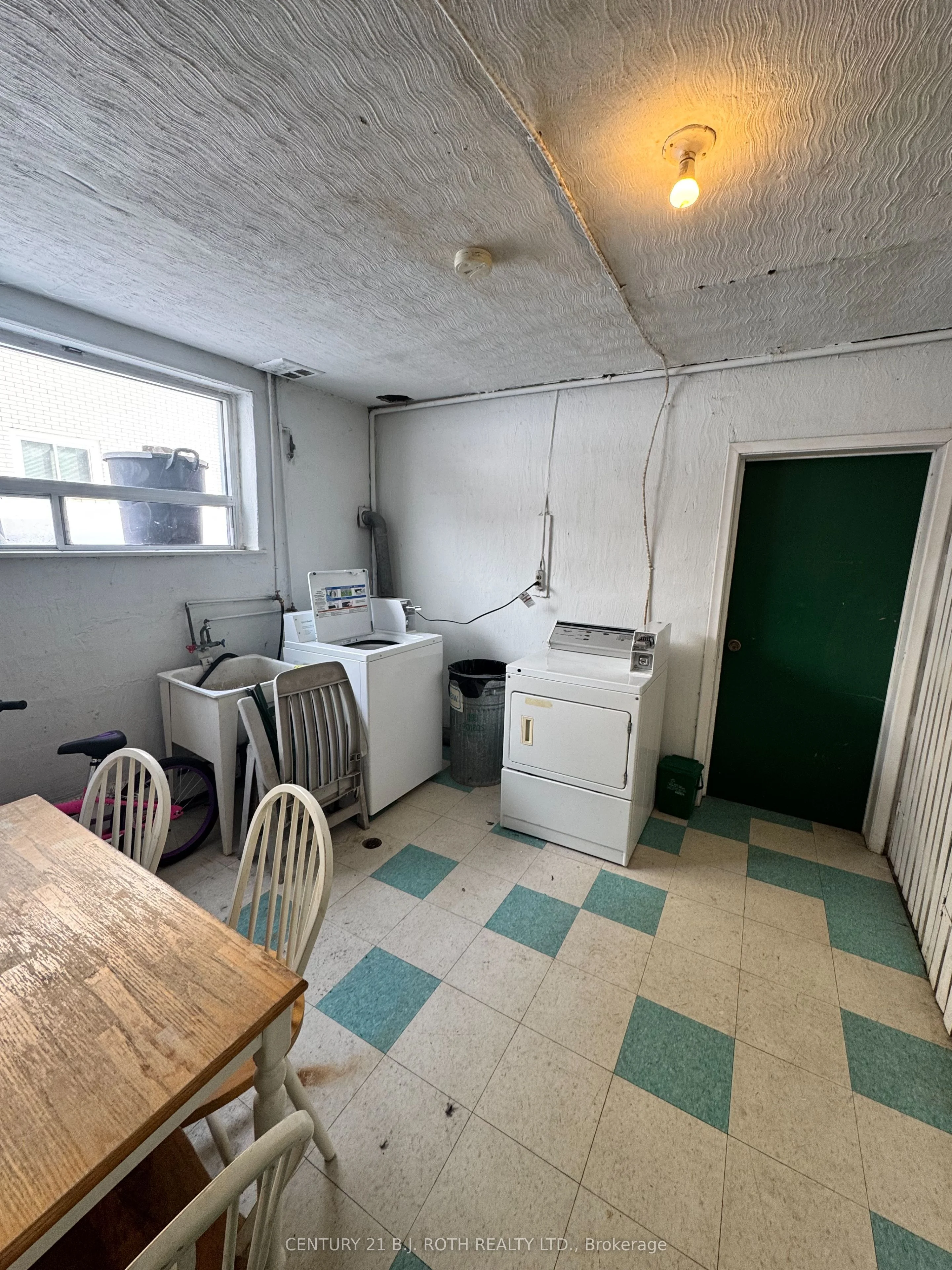 13 Queen Street 6, Barrie, ON L4M 1Y9