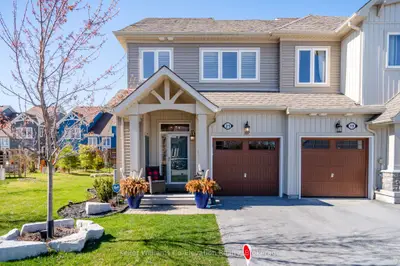 Att/Row/Townhouse in Collingwood