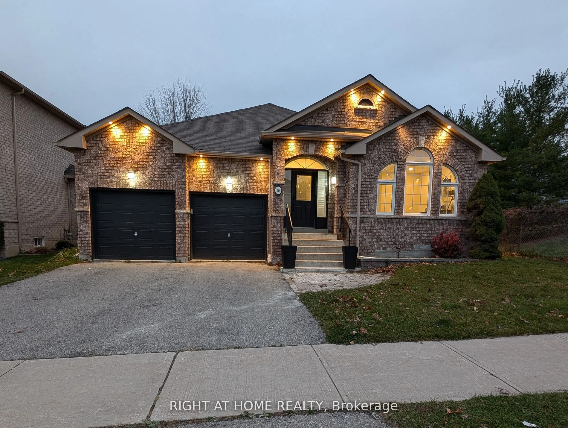 16 Imperial Crown Lane, Barrie, On L4n 0t4