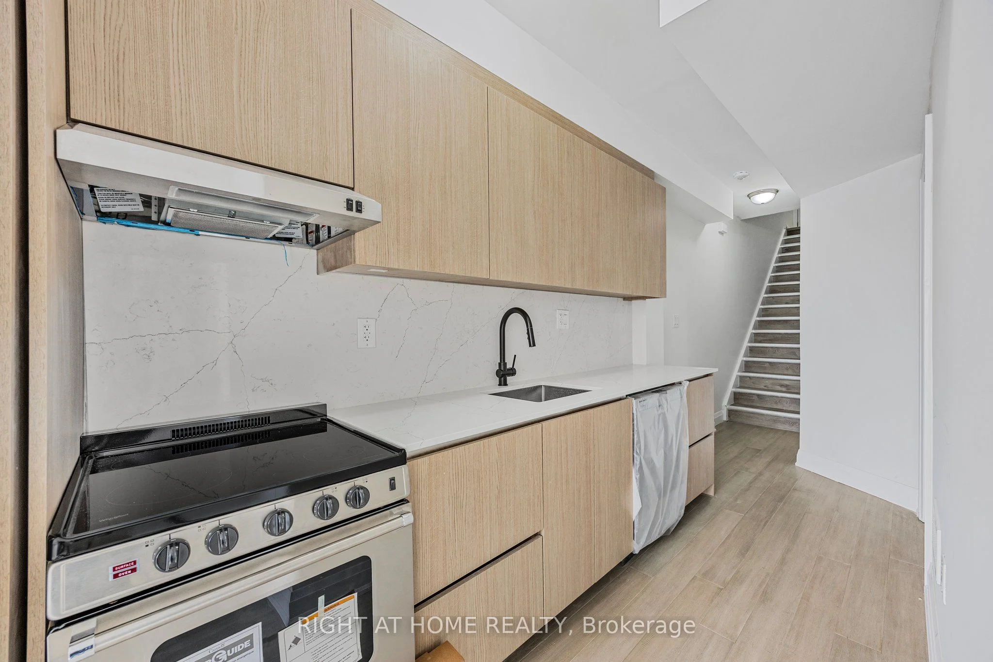 99 Sophia Street W 1, Barrie, ON L4N 1J4