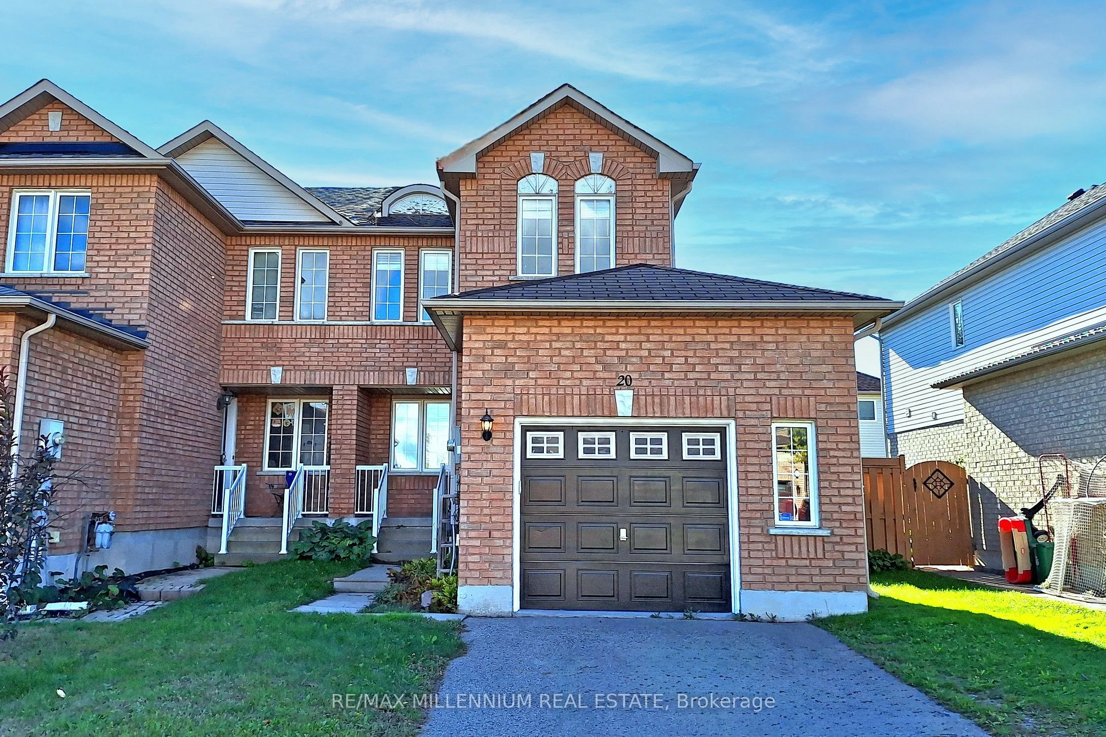 Att/Row/Townhouse in Barrie