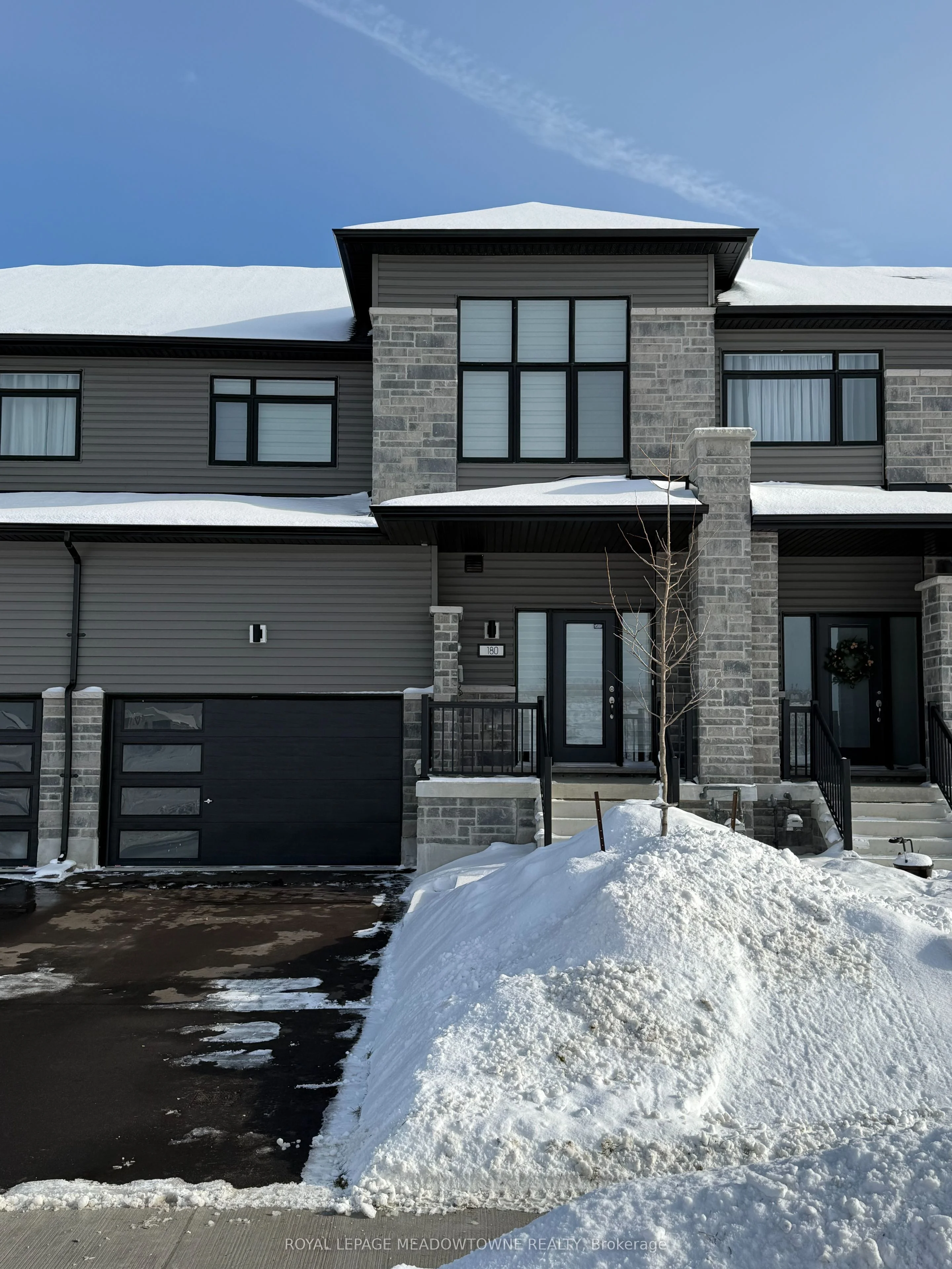 Att/Row/Townhouse in Wasaga Beach