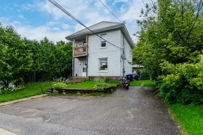 Triplex in Midland