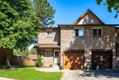 Condo Townhouse in Barrie