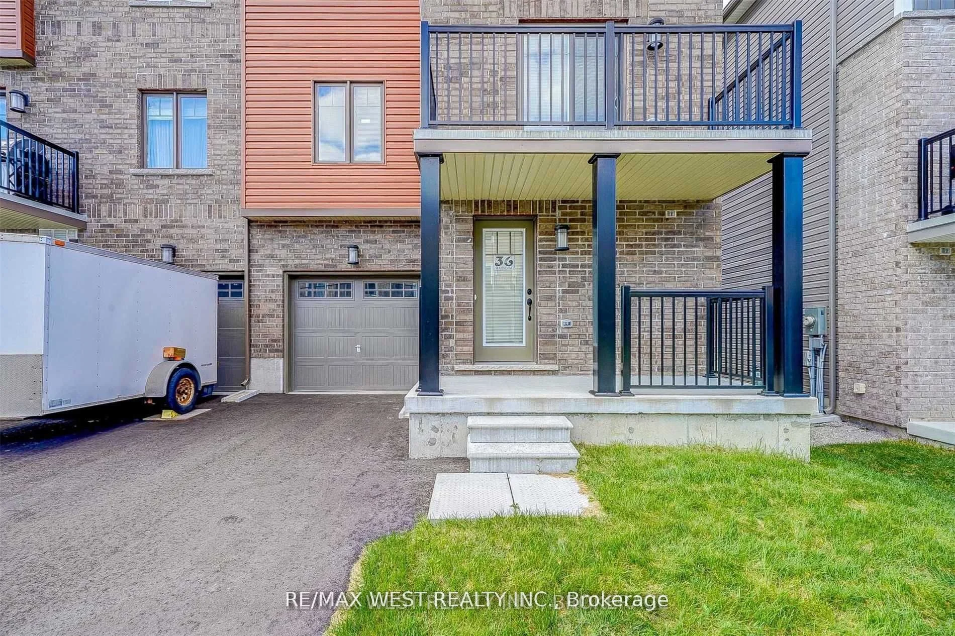 Att/Row/Townhouse in Barrie