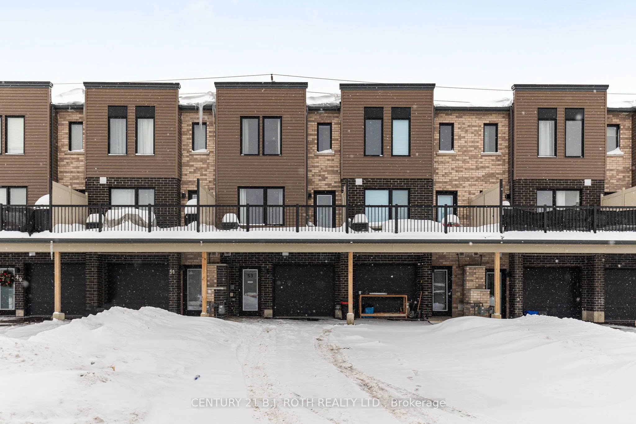 Att/Row/Townhouse in Barrie