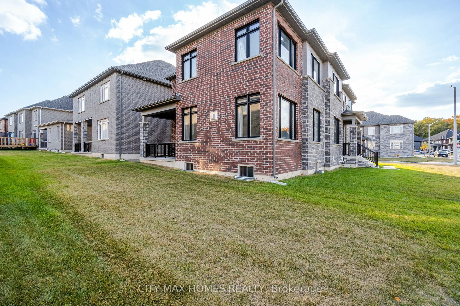 36 Paddington Grove, Barrie, On L9j 0b1
