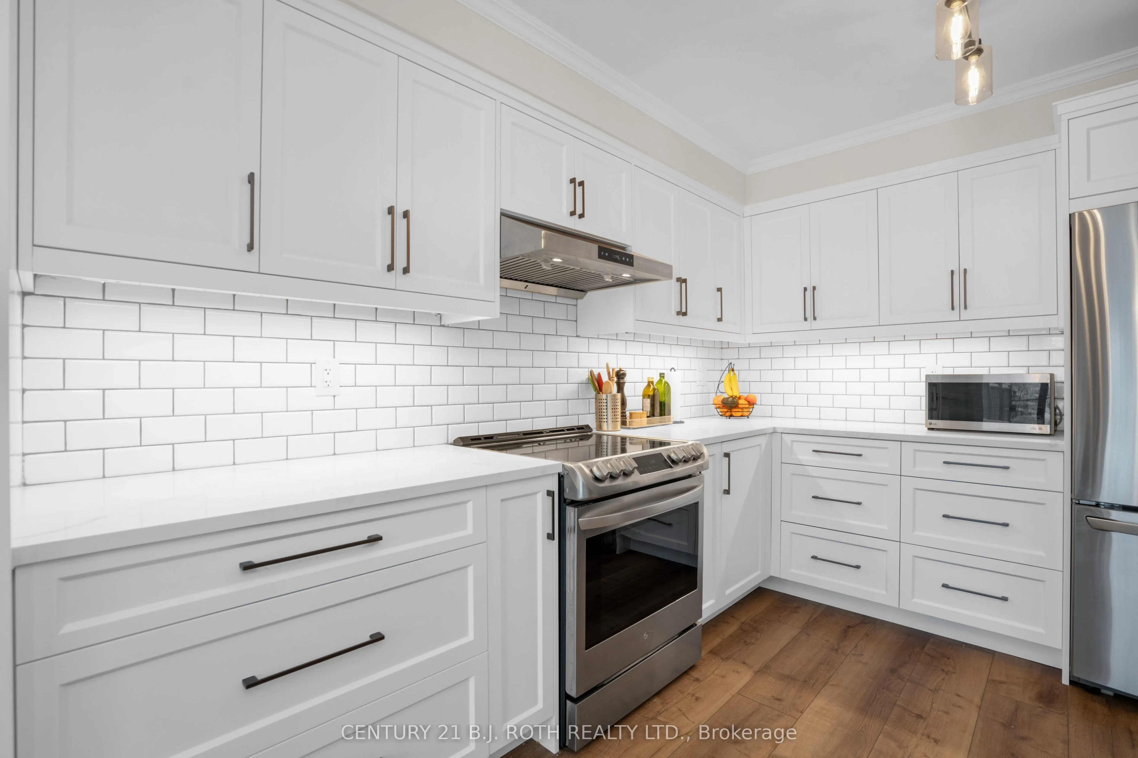 Att/Row/Townhouse in Barrie