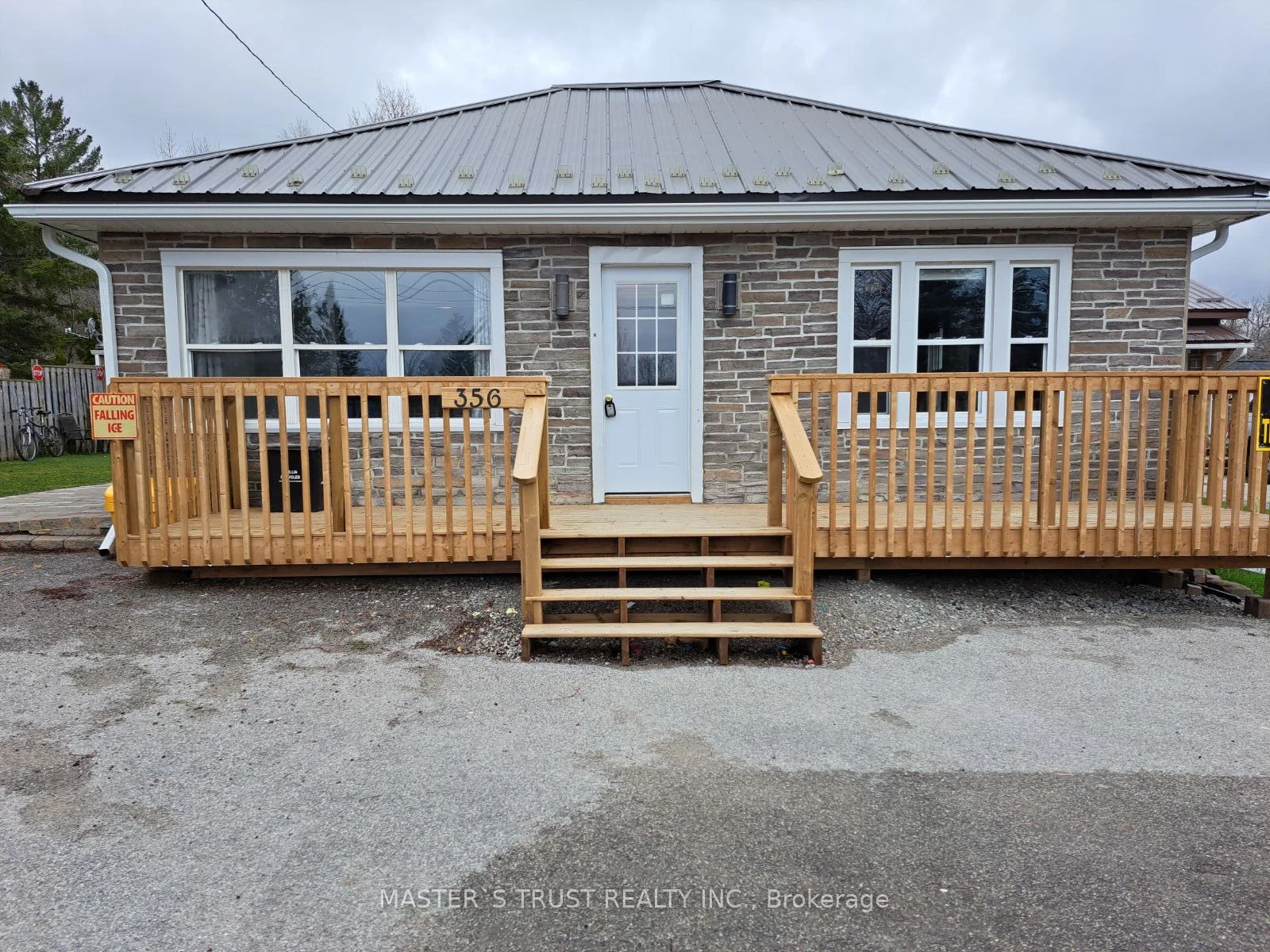 Detached in Orillia