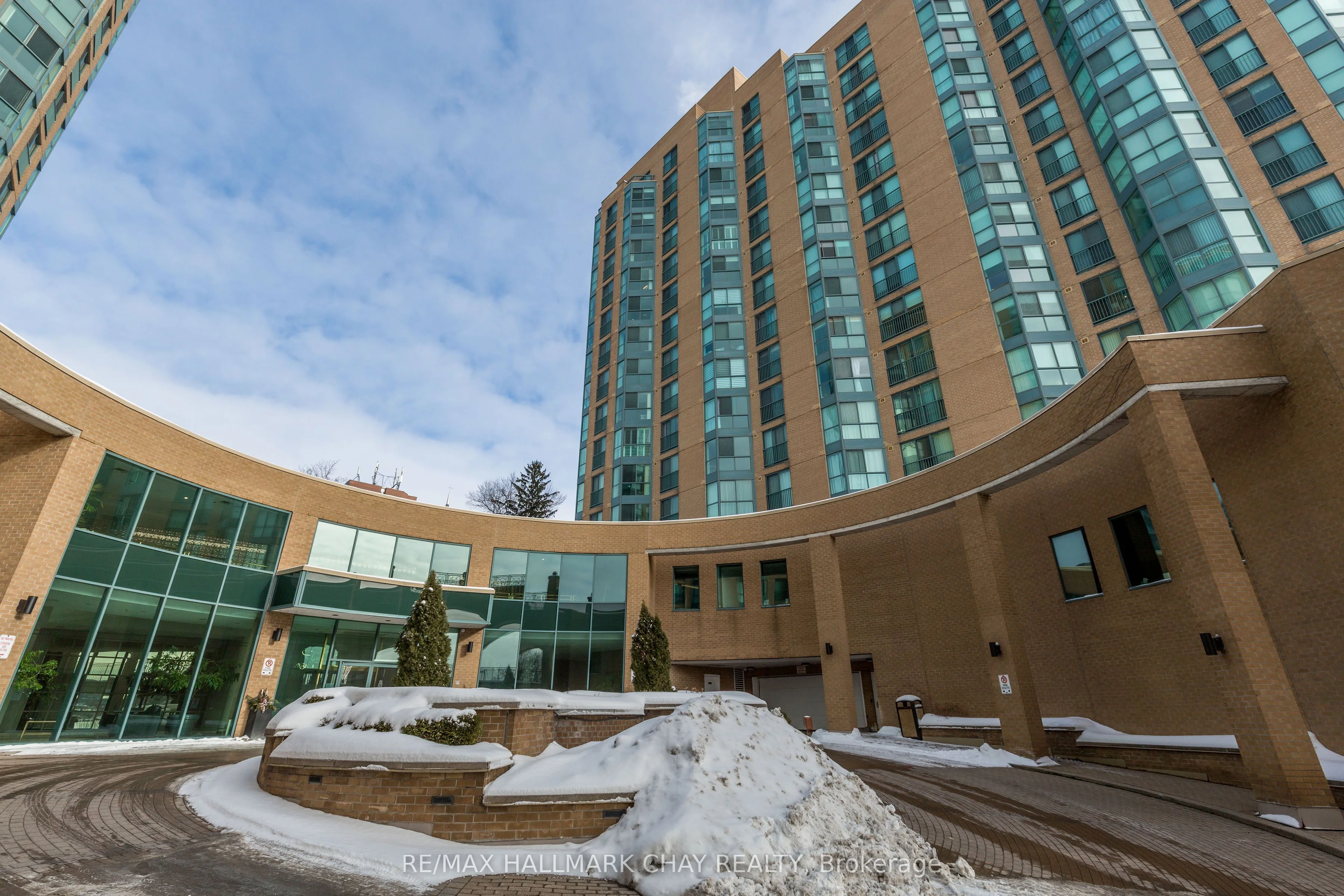 Condo Apartment in Barrie