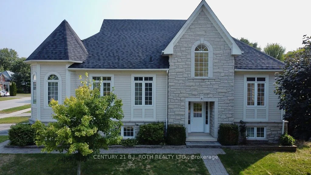 Detached in Wasaga Beach